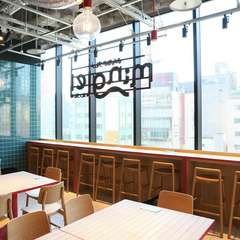 窓際カウンター席