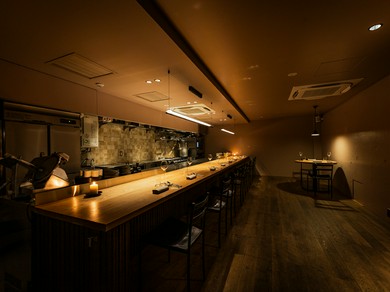 洗練されながらもかしこまり過ぎない、カジュアルな非日常を演出