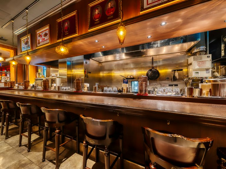 料理はもちろん、国内外問わず会話も楽しめるカレー店