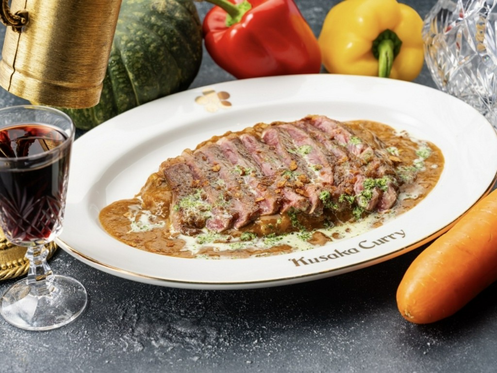 食べるたびに、ちょっと贅沢な気分。頑張った日のご褒美に『国産サーロインステーキカレー』