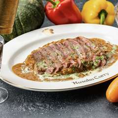 食べるたびに、ちょっと贅沢な気分。頑張った日のご褒美に『国産サーロインステーキカレー』