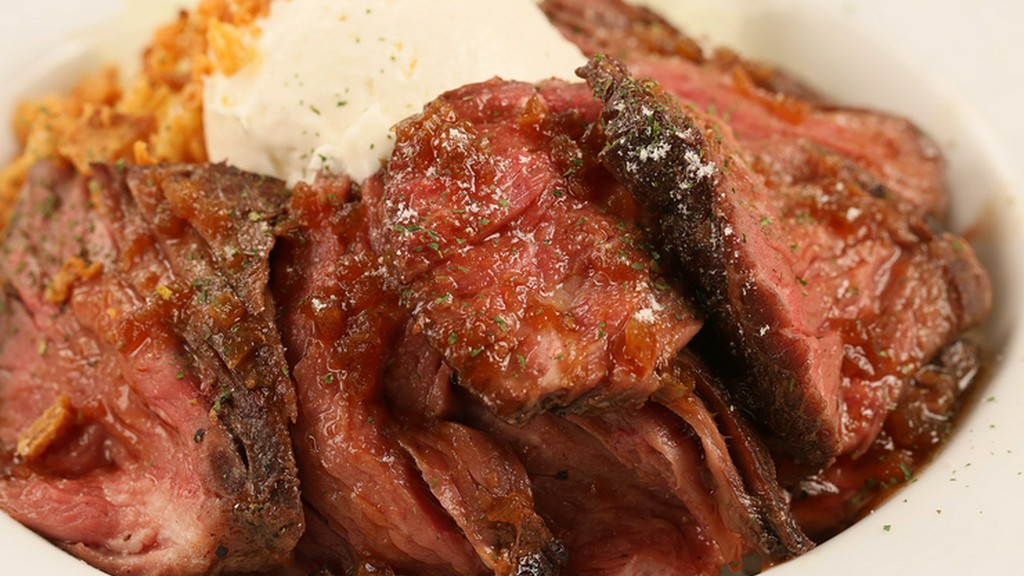 低温調理でやわらかジューシー！『ステーキライス』