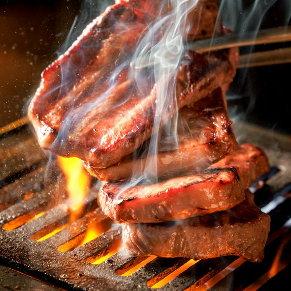 食べ放題でも品質は妥協しません。厚切り希少タンを余すこと無くお楽しみください。