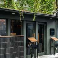 吉祥寺駅から5分。多種多様な本格中華料理を気軽に堪能できる場所。ミシュランビブグルマン店でも活躍してきた料理人が手がける、本格的な中華料理をカジュアルに楽しめます。