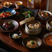 ワインはソムリエ認定を有する店長・料理長がセレクトしたこだわりのラインナップ。多彩な中華料理に合わせたペアリングも提案可能とのこと。銘柄は随時入れ替わるため、来店時はぜひチェックを。
