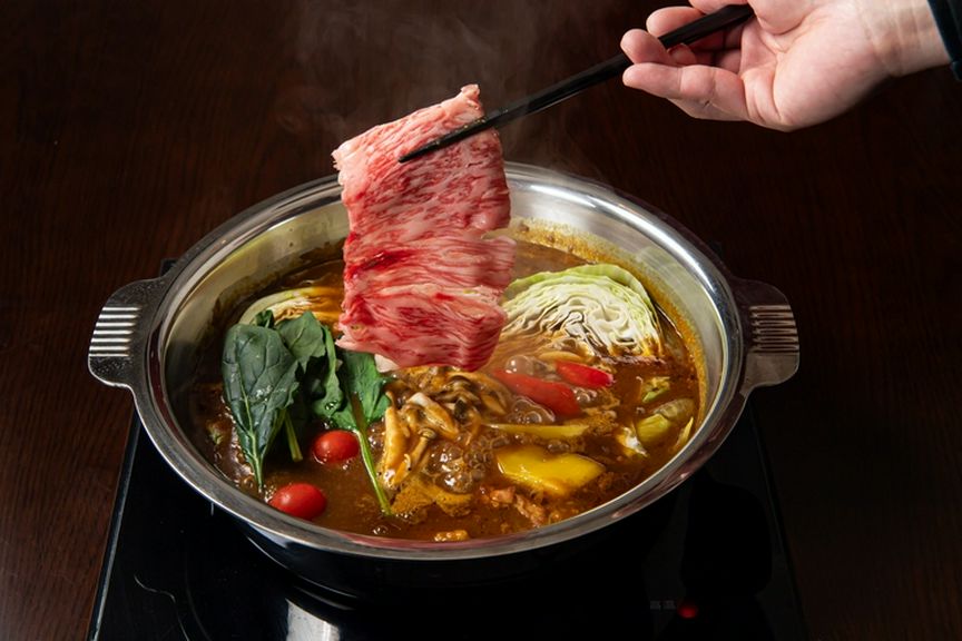 辛さ、甘さ、酸味の絶妙なバランスが、口の中で豊かに広がる『カレースープ鍋』
