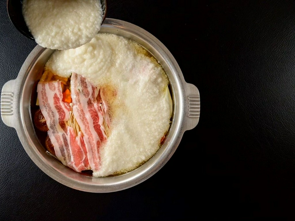 美容と栄養にこだわる方にもうれしい『山芋たっぷりとろろ鍋』