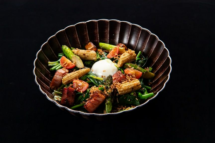 厚切りベーコンとほうれん草サラダ