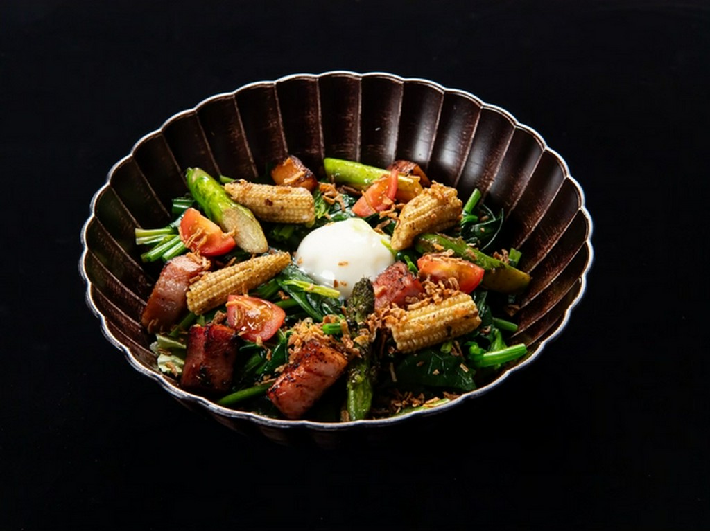 厚切りベーコンとほうれん草サラダ