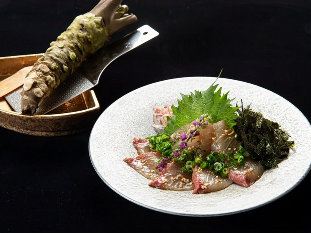 一口で広がる旨みと香り、博多名物『ごまカンパチ』