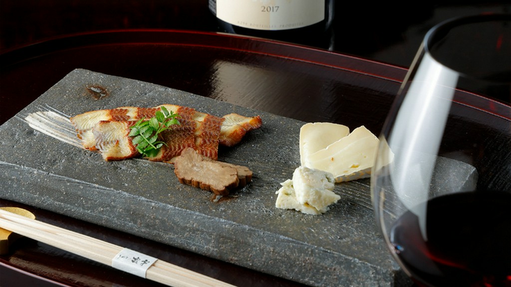 芳醇な香りもたまらない逸品『鰻の燻製とチーズ』