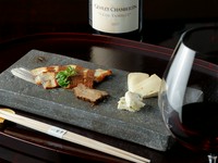 芳醇な香りもたまらない逸品『鰻ノ燻製と乾酪』