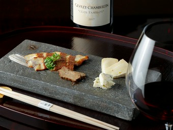 芳醇な香りもたまらない逸品『鰻ノ燻製と乾酪』