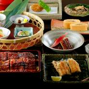 焼き師の技術が際立ち、香ばしさと繊細な火入れの妙を存分に感じることができる逸品です。自家製のワイン塩・うめ・自家製柚子胡椒、茎わさび漬けなど、お好みの薬味をあわせて（画像はコース料理一例）