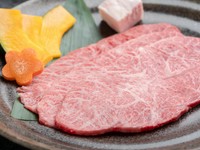 一頭からわずかしか取れない希少部位「ミスジ」。しっかりとした旨味と柔らかな食感が魅力で、リピーター多数。焼肉ファンにこそ食べてほしい一品です。