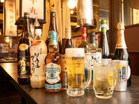 生ビール、ハイボール、サワーなど、種類豊富なドリンクメニューを用意。月～水限定で対象のドリンクが198円でオーダーできる、平日限定のお得なサービスも必見です。
