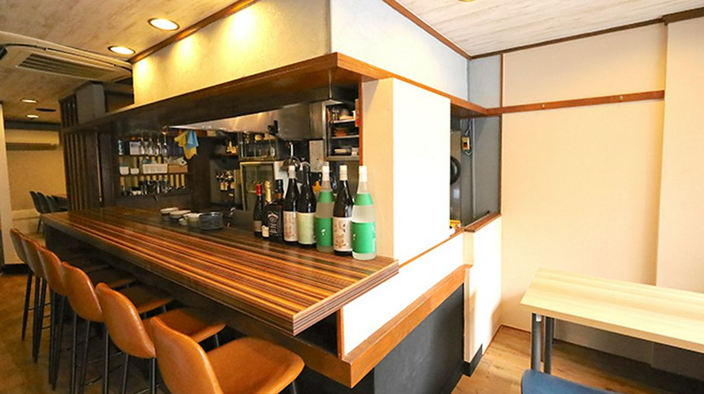 お一人様歓迎のカウンター。何度も足を運びたくなるお店