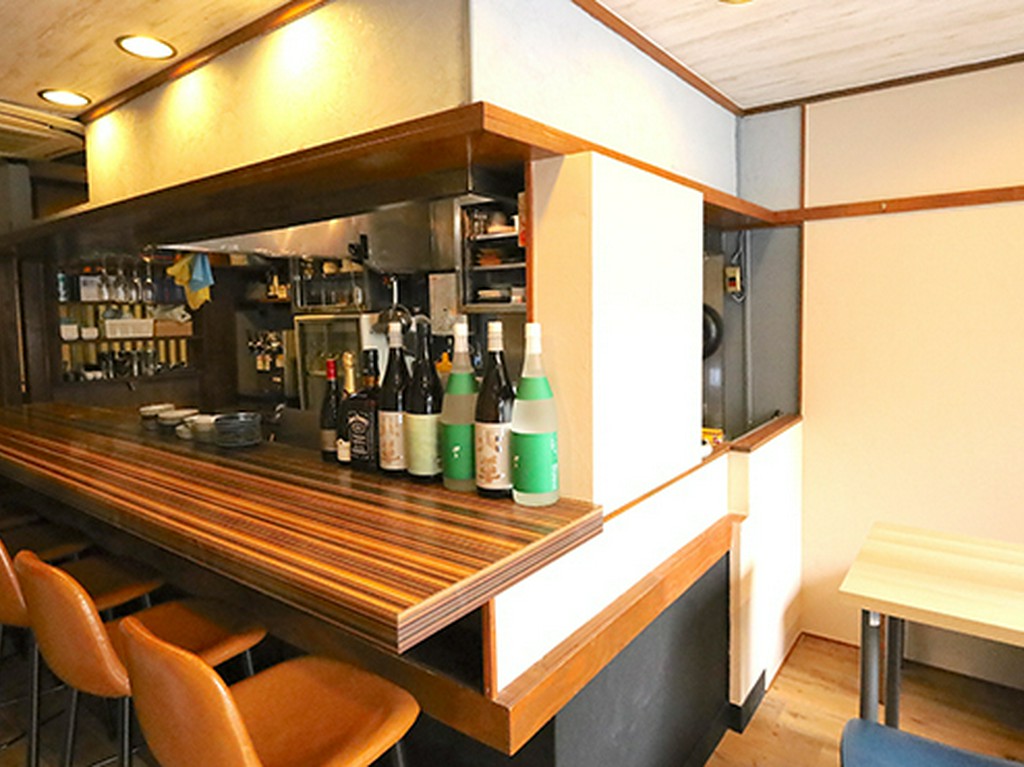 お一人様歓迎のカウンター。何度も足を運びたくなるお店