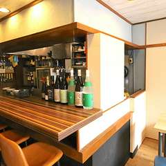 お一人様歓迎のカウンター。何度も足を運びたくなるお店
