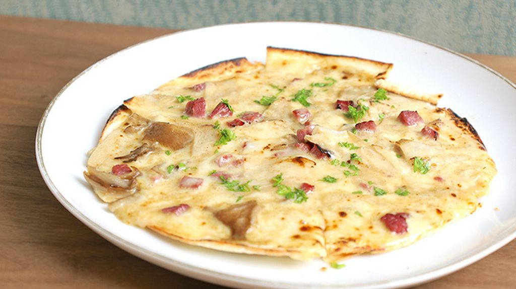 お酒の進むメニューが多数。飲み放題付きコースも用意