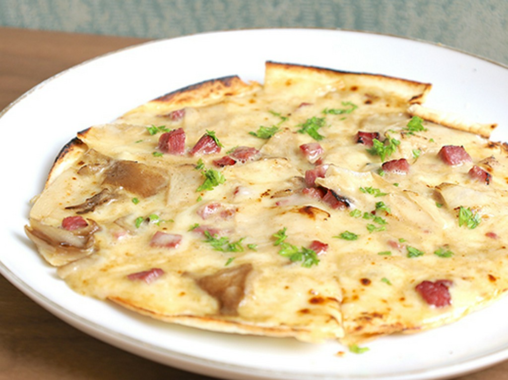 お酒の進むメニューが多数。飲み放題付きコースも用意