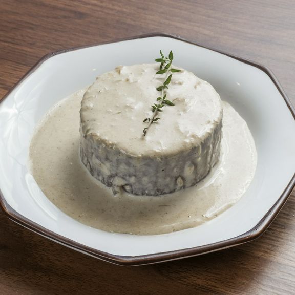 ヘルシーな馬肉料理に、見た目も楽しいメニューを多数用意