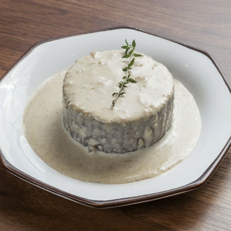 ヘルシーな馬肉料理に、見た目も楽しいメニューを多数用意