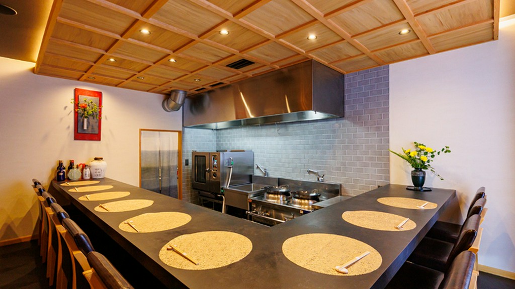 シェフの技術を肌で感じる。臨場感たっぷりのカウンター席