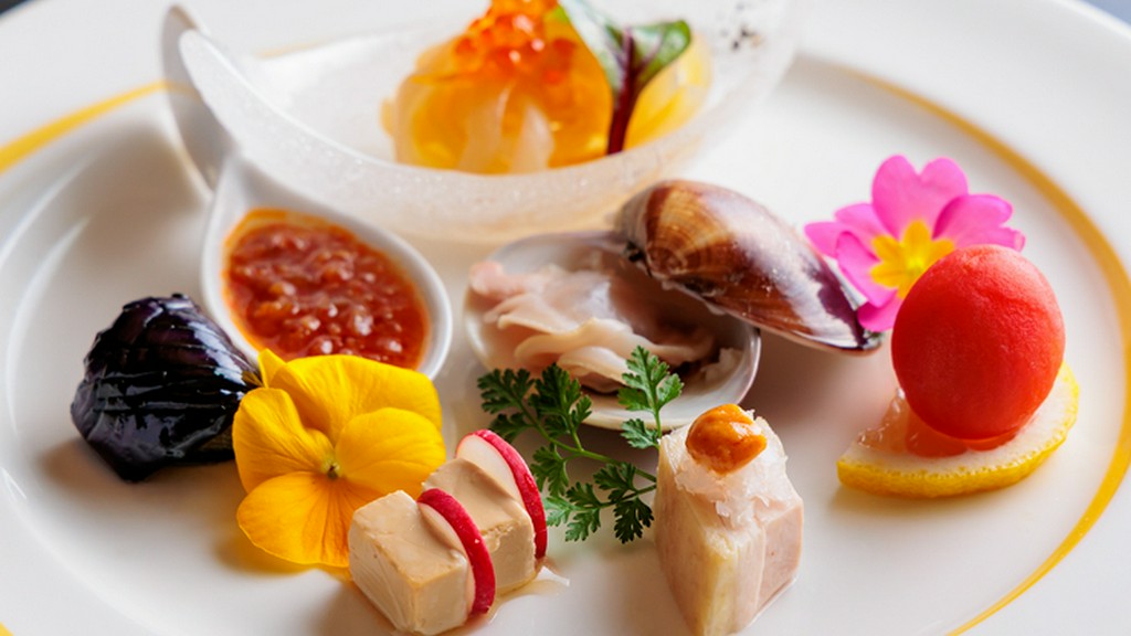 色々なものを少しずつ。季節の多彩な味わいを楽しめる『季節の前菜盛り合わせ』