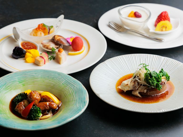 フカヒレや北京ダックなど、贅沢な食材を使用した逸品料理