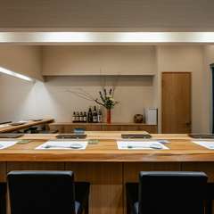 肩の力を抜いて過ごせる、和の温もりに包まれた空間