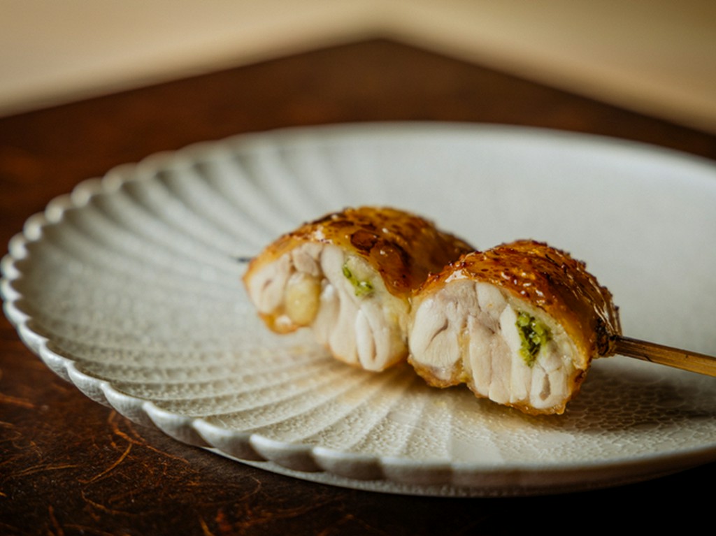 香ばしさの中に、柚子の香りが爽やかさを誘う佳品『手羽』。ワイルドな手羽も、品よくグレードアップ