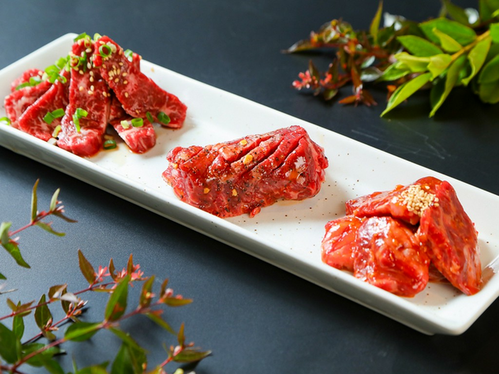 ハラミ肉のいろいろな食感を楽しめる一皿。ハラミ好きのための盛り合わせ『ハラミ三昧』