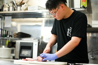 ゲストが楽しい食事の時間を過ごし、満足できる雰囲気づくり