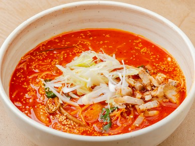 食べ進めるほどに深みを感じられる一杯『ユッケジャンらあめん』