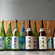 旬の料理と楽しみたい日本酒は「十四代」から、その時期ならではの厳選酒まで、常時6種類以上の銘酒を取り揃えています。時期によって日本酒の顔ぶれも変化するため、日本酒好きは来店時ぜひチェックを。