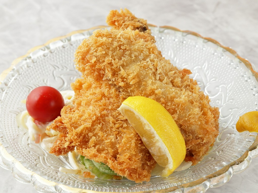 市場で厳選した食材に、漁師より届く海の恵み