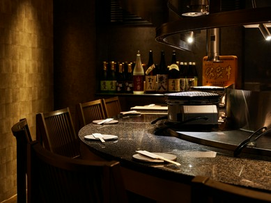 ゆったり会話と食を楽しめる大人の空間