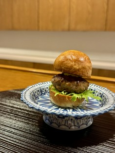 自家製バンズのミニハンバーガー