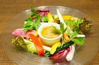 ボリュームたっぷの彩り鮮やかな数種類の野菜を、TERUchanオリジナルのバーニャカウダソースでお召し上がりください。