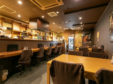 肩肘張らずに楽しく食事とお酒を楽しめる店