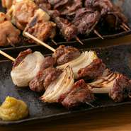 ラム肉をシンプルに楽しむ、注目の新メニュー。玉ねぎと共に串打ちしたラム肉を、絶妙な火加減で焼き上げて提供。焼きたての香ばしい串焼きは、爽やかな柚子胡椒と楽しむのがオススメです。