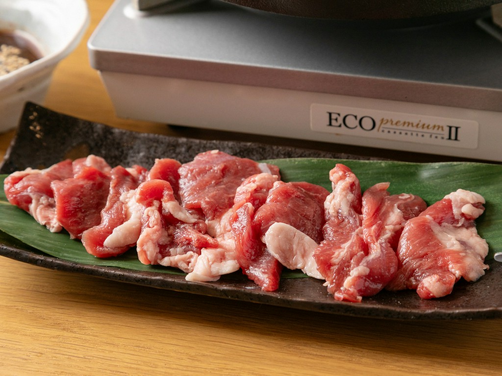 ラム肉は店舗で丁寧に手切り。タレもまたこだわりの逸品