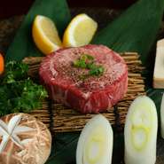 『アニバーサリーシェアコース』では、季節の果実を添えたスペシャルプレートを用意。サプライズなど事前に相談できるので、誕生日や記念日などのかけがえのない日をより心に残るひとときへと導きます。