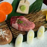 キメ細かな肉質と、すっとほどけるような柔らかさが特長。脂の重さを感じさせず、赤身の旨みが静かに広がります。和牛の繊細さをじっくり味わいたい方に向いた一皿です。『界和牛プレミアムシェアコース』でどうぞ。