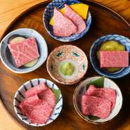 落ち着いた設えで、一人でも気軽に入りやすい一軒です。多彩な食べ比べメニューが充実しており、気兼ねなく自分時間を贅沢に過ごしたい方にオススメ。静かに料理を楽しめる環境が整っています。