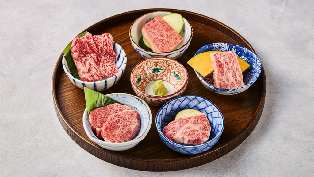 部位ごとの個性豊かな味わいが楽しめる上質な『＜当店名物＞そだち五つ星盛合せ』