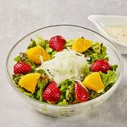 ※フルーツは季節により変更がございます。※ヨーグルトドレッシング使用