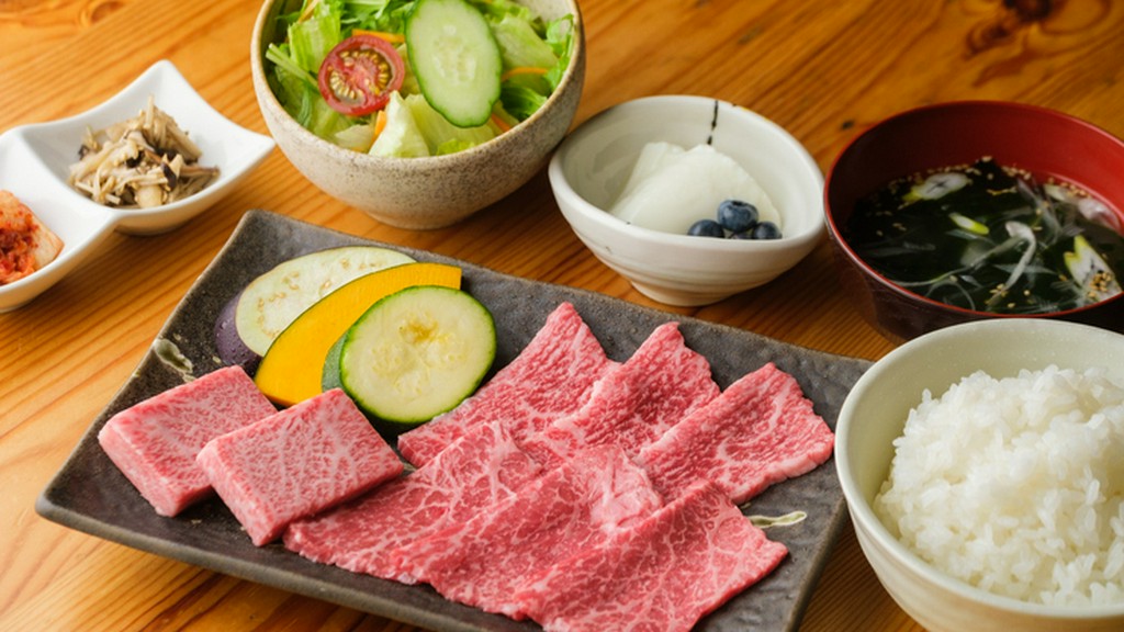 三種の部位が織りなす繊細な味わいが広がる『［定番］1　信州和牛3種盛合せランチ』