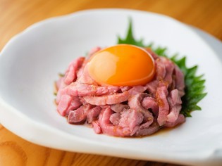 柔らかな舌触りが魅惑の『信州和牛ローストユッケ』